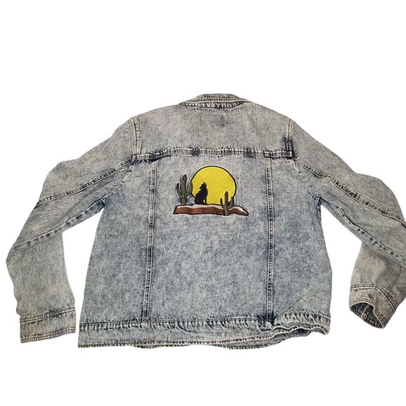 Forever 21 Plus Acid Wash Denim Jean Trucker Jacket Howling Wolf Back Patch 2X - Picture 11 of 11